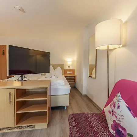 Cafe Kitzer بيت ضيافة هاوس إم إنيستال