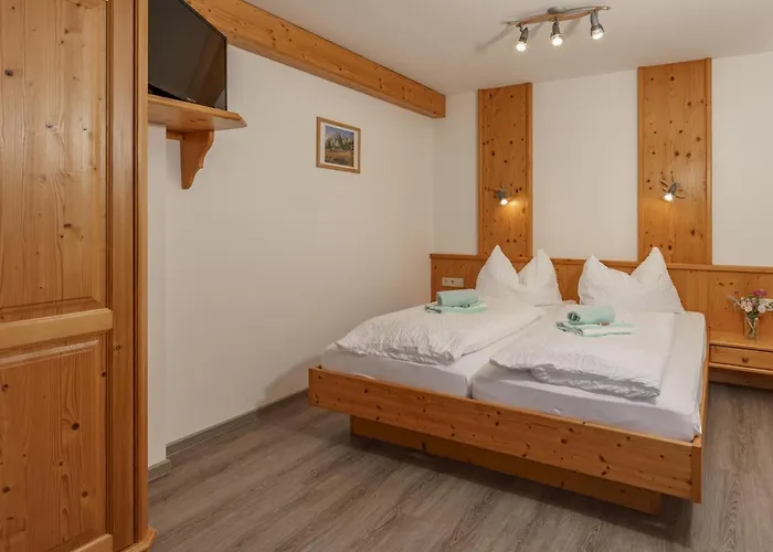 بيت ضيافة Cafe Kitzer هاوس إم إنيستال