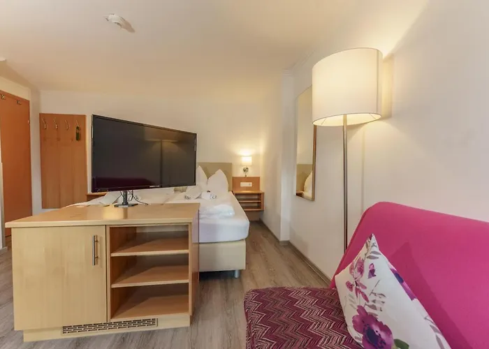 Cafe Kitzer بيت ضيافة هاوس إم إنيستال