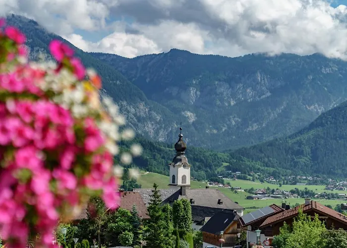 Cafe Kitzer 招待所 3*