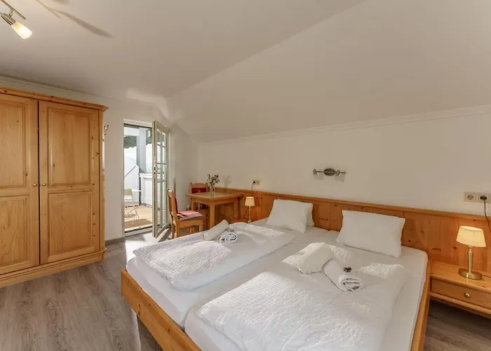 Cafe Kitzer بيت ضيافة 3*