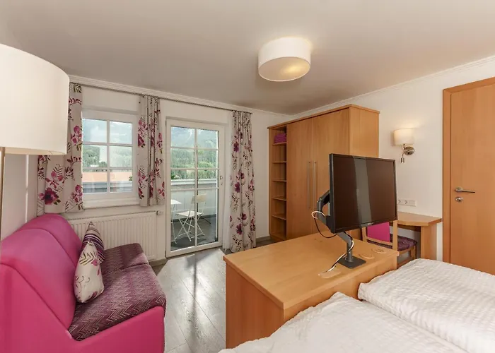 Cafe Kitzer بيت ضيافة