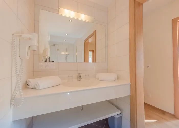 招待所 Cafe Kitzer 恩斯塔尔豪斯