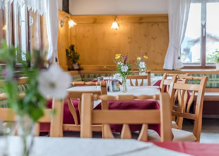 Cafe Kitzer بيت ضيافة