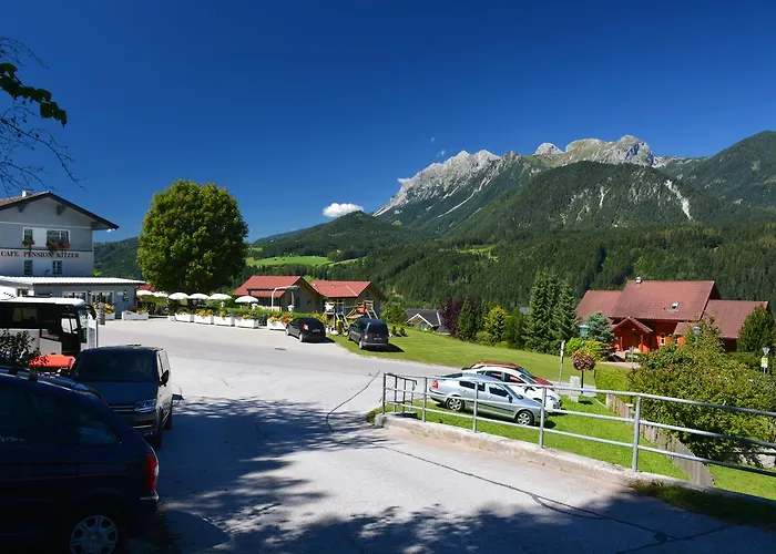 Cafe Kitzer 招待所 3*